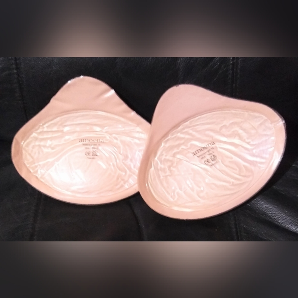 "Amoena" Women's Natura Light 1S 664- Size 9 Prosthetic Breast Form